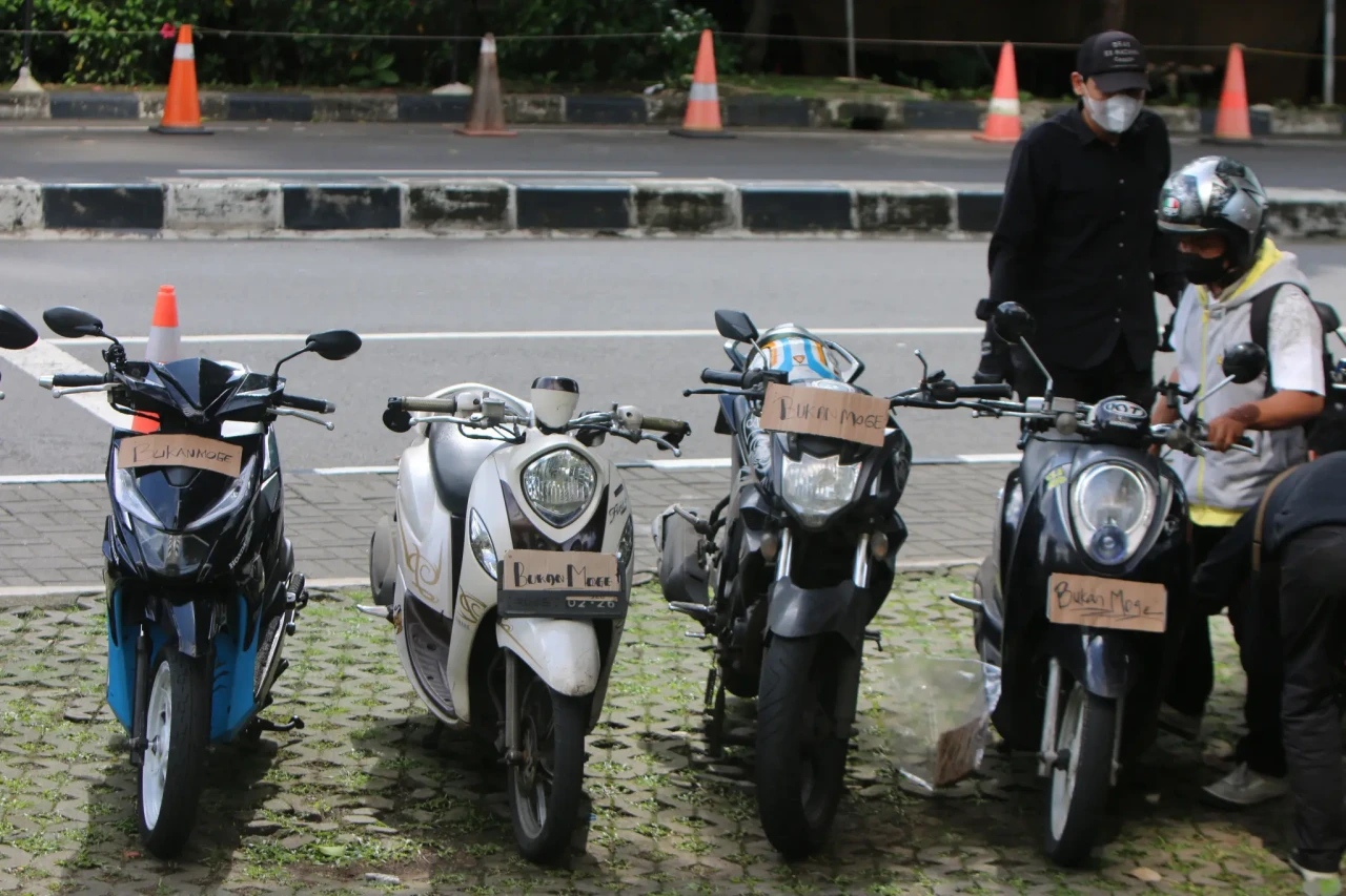 Aksi Unjuk Rasa Desak...