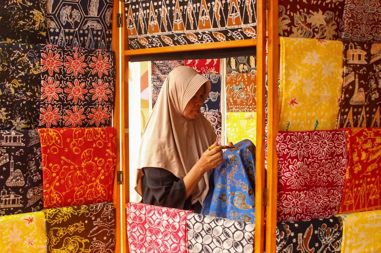 Menelusuri Kampung Batik...