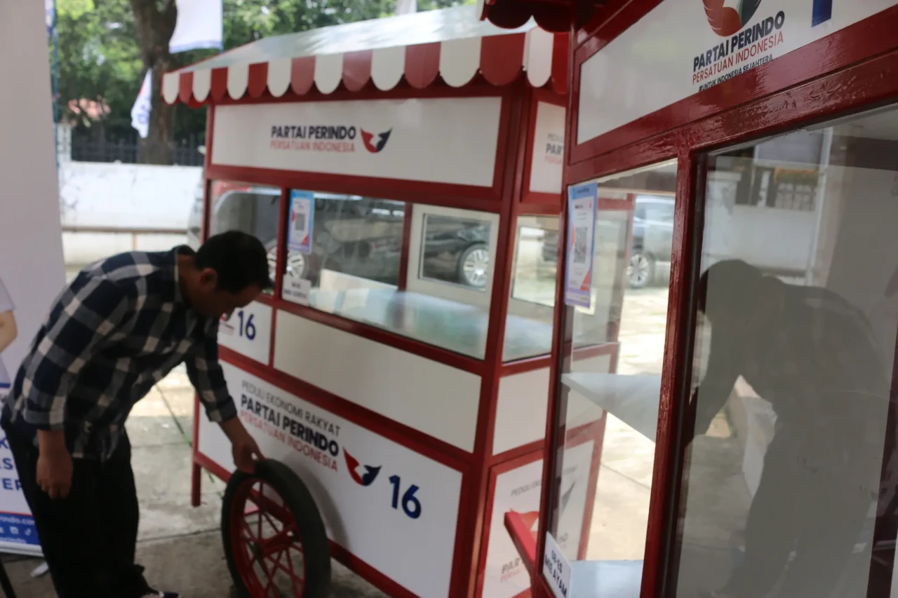 TGB Serahkan Bantuan...