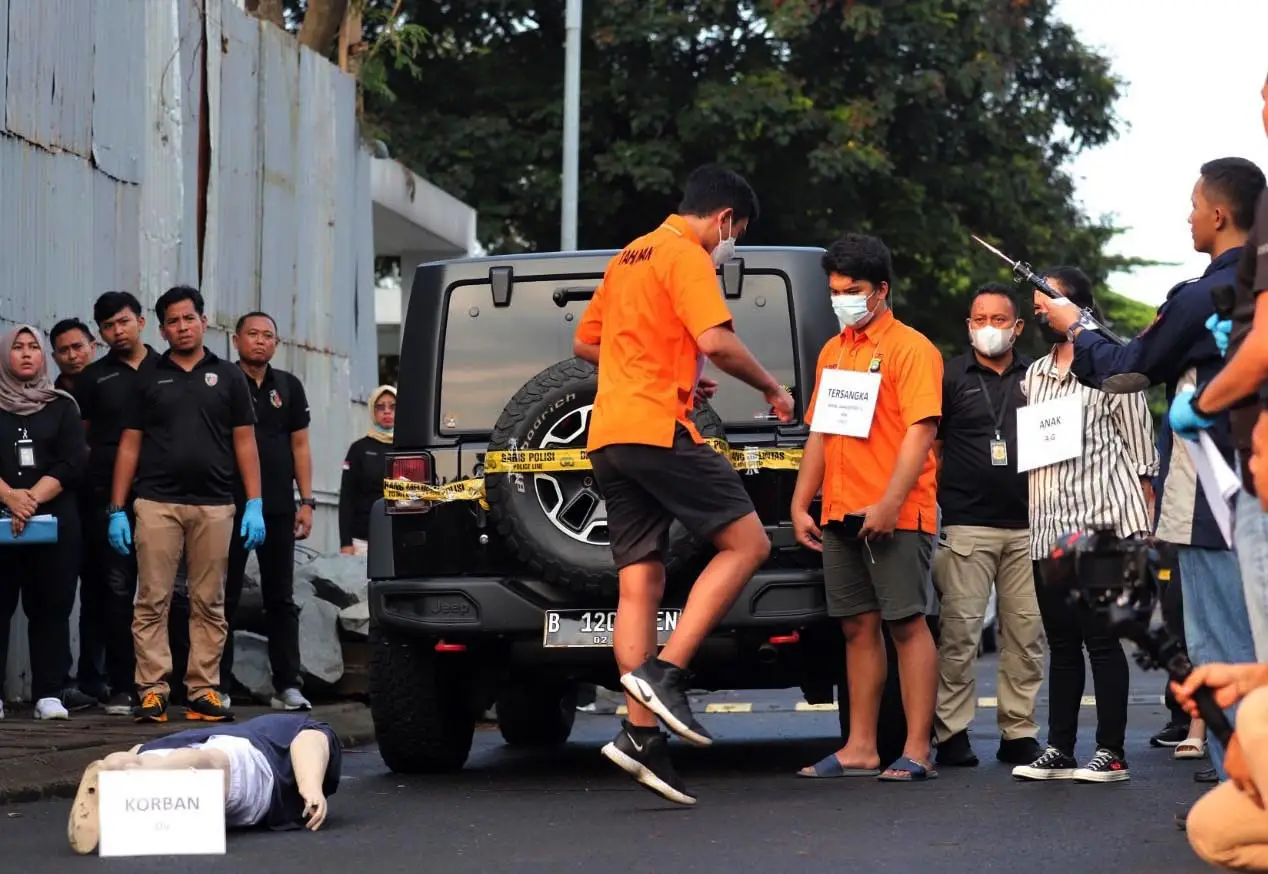 Usai Injak Kepala David,...