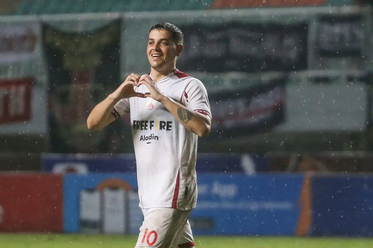Persis Solo Kalahkan...
