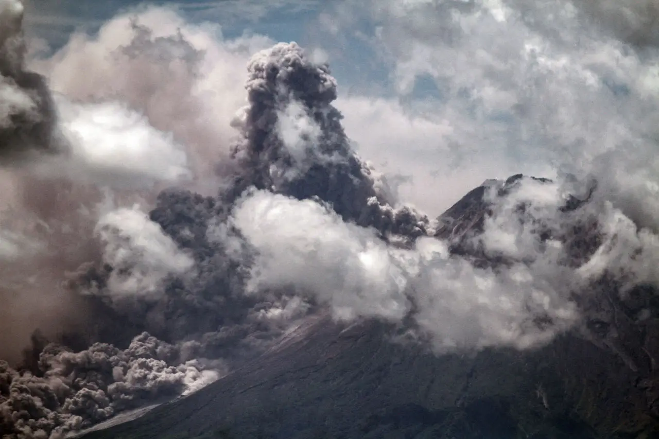 Erupsi Gunung Merapi...