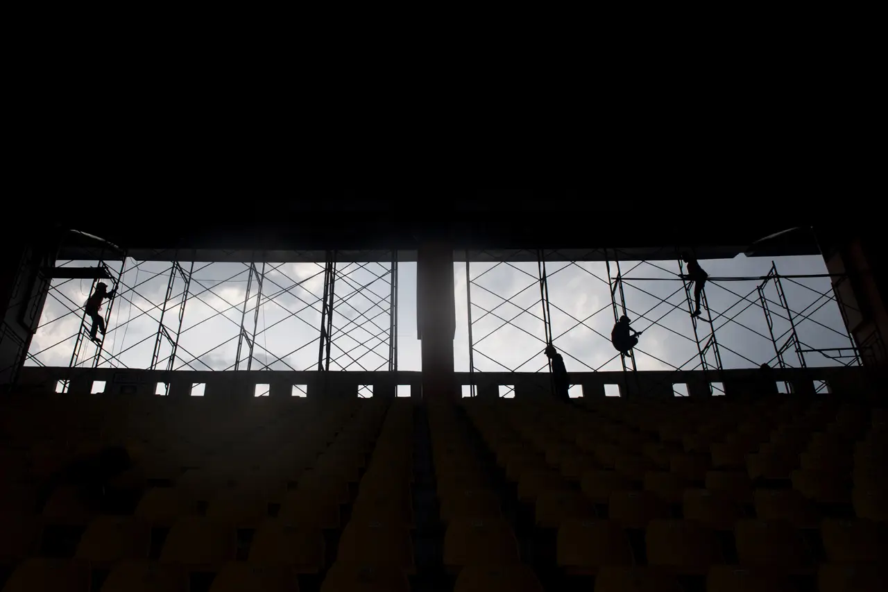Renovasi Stadion Si...