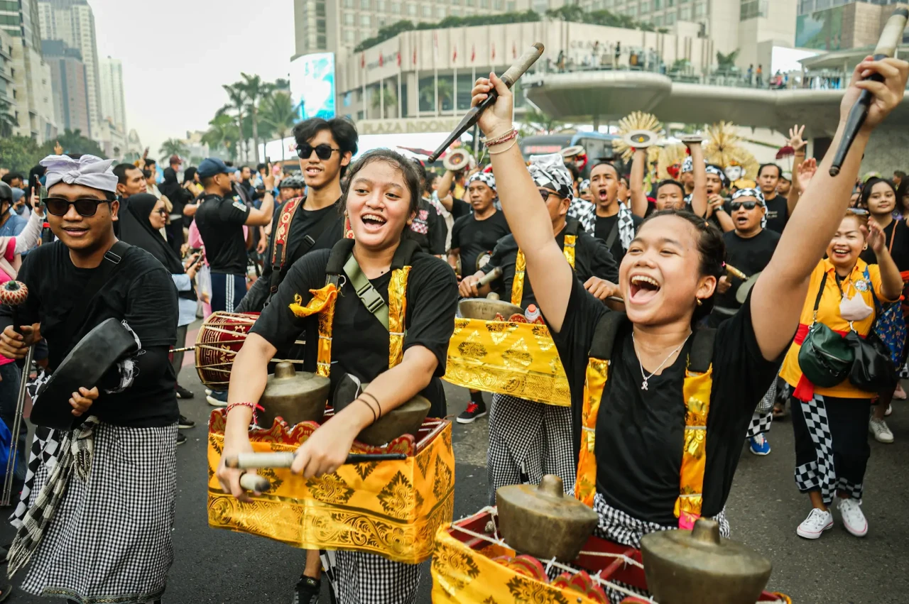 Pawai Ogoh-Ogoh Sambut...