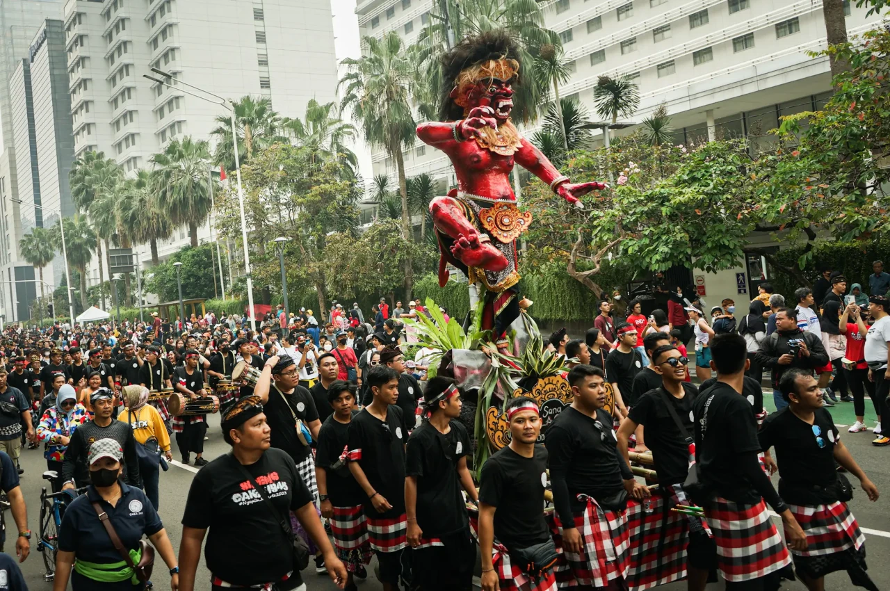 Pawai Ogoh-Ogoh Sambut...