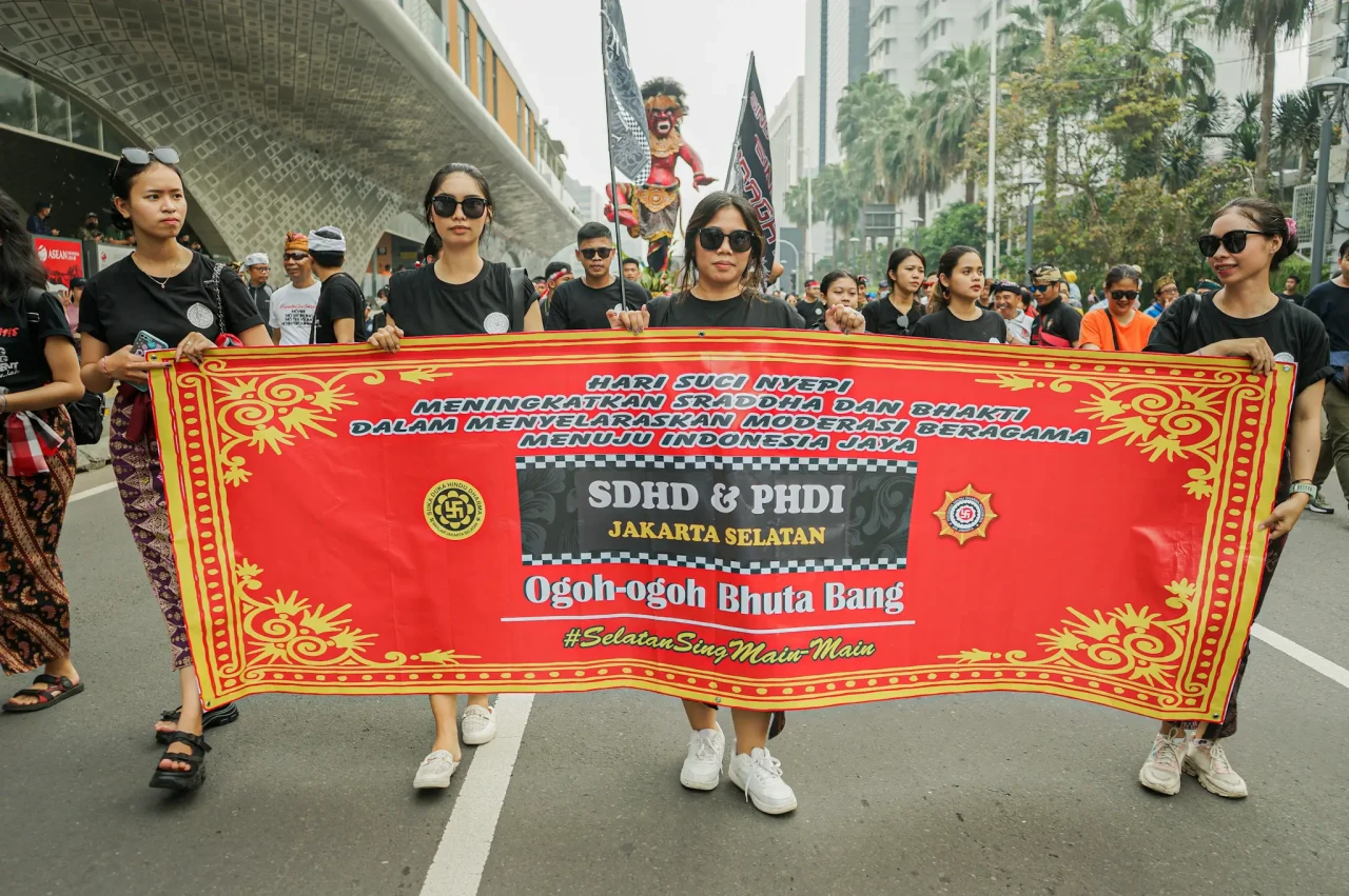 Pawai Ogoh-Ogoh Sambut...