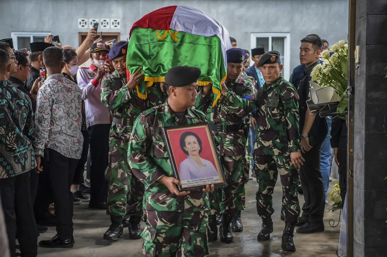 Istri Kepala Staf Presiden...