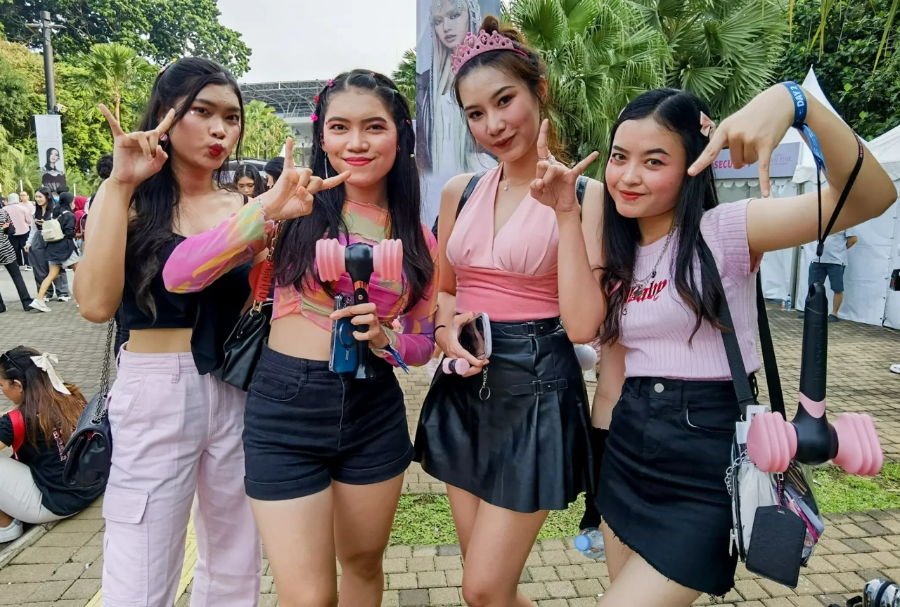 Intip Outfit Para BLINK...