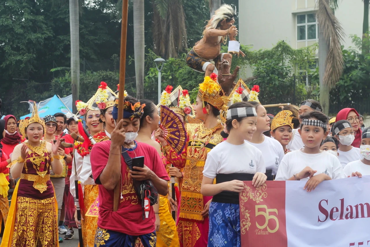 Pawai Ogoh-Ogoh Sambut...