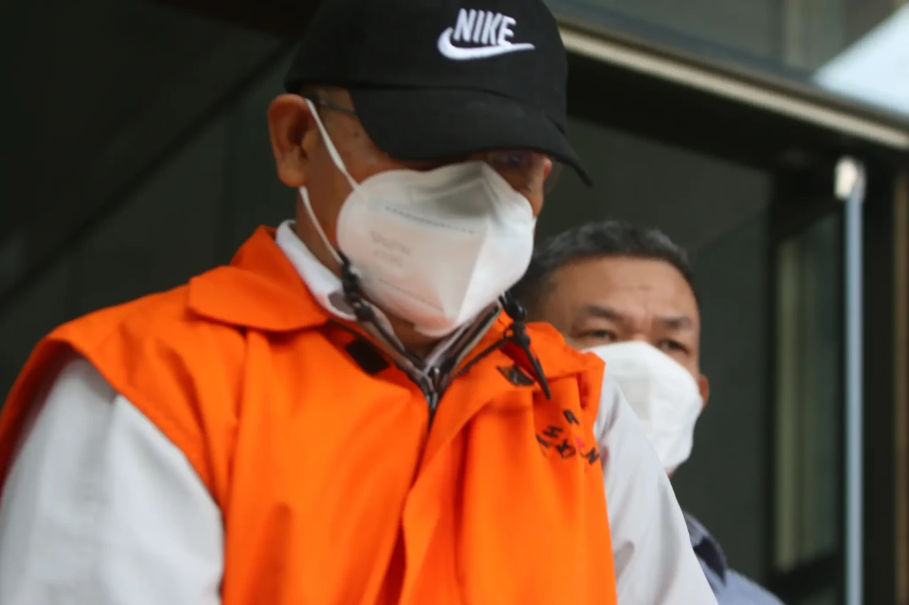 Pakai Topi Nike, Eks...