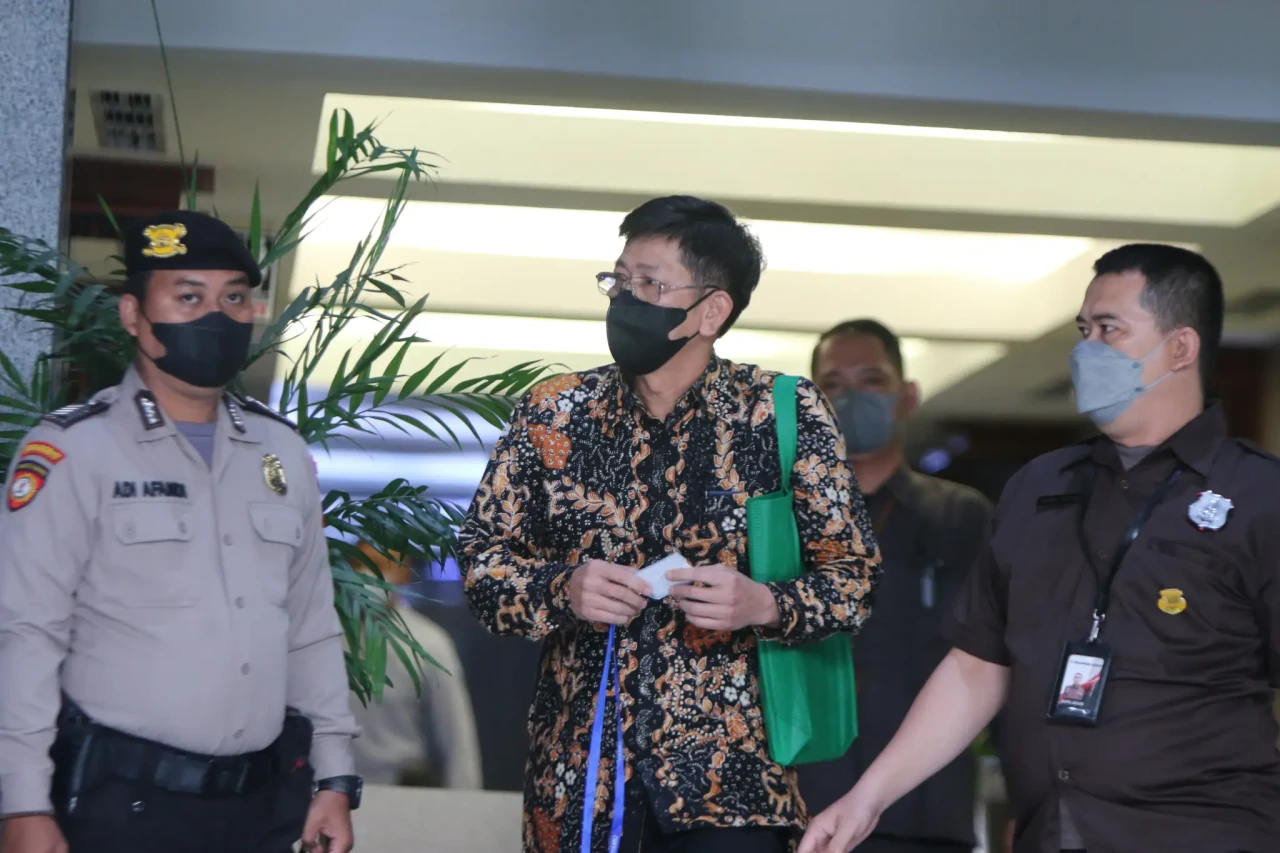 KPK Periksa Kepala Kantor...