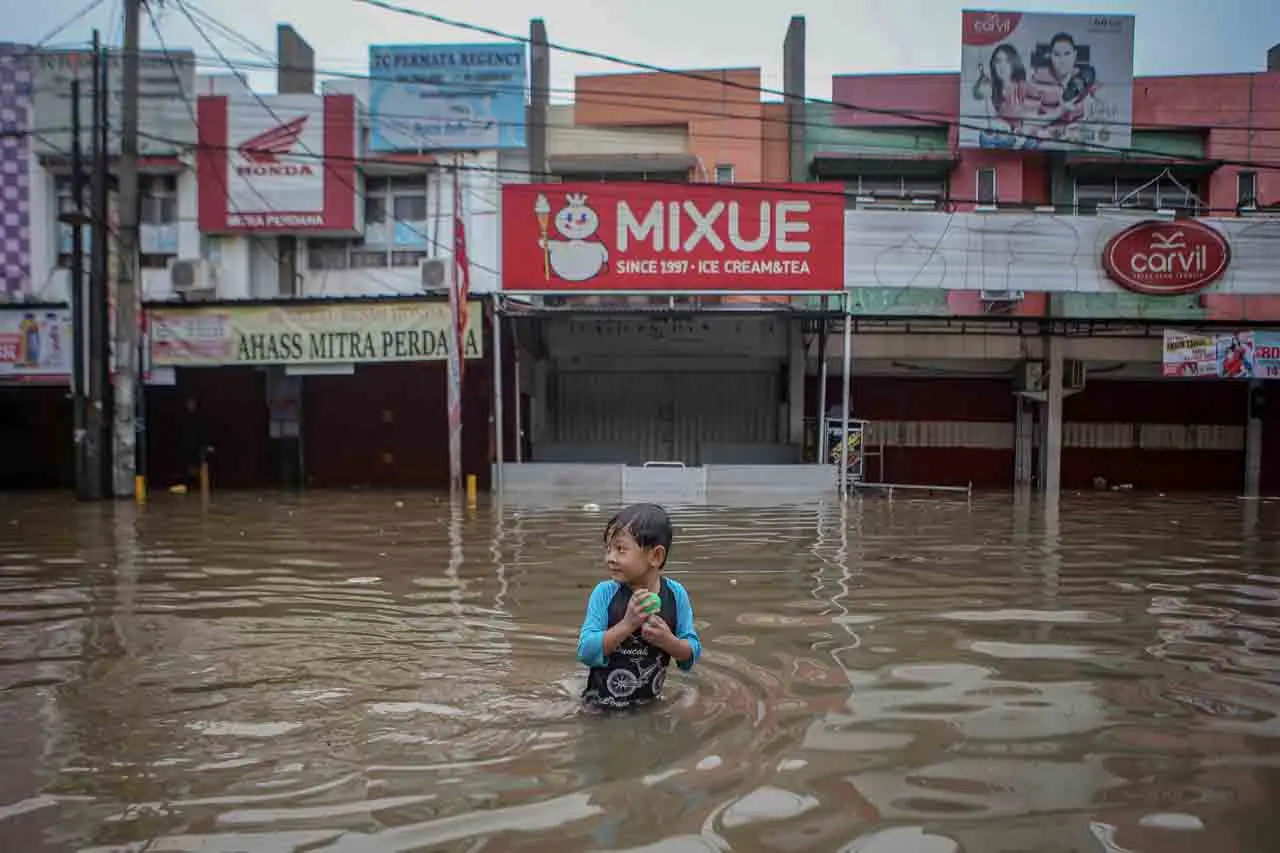 Banjir Setinggi 1,2...