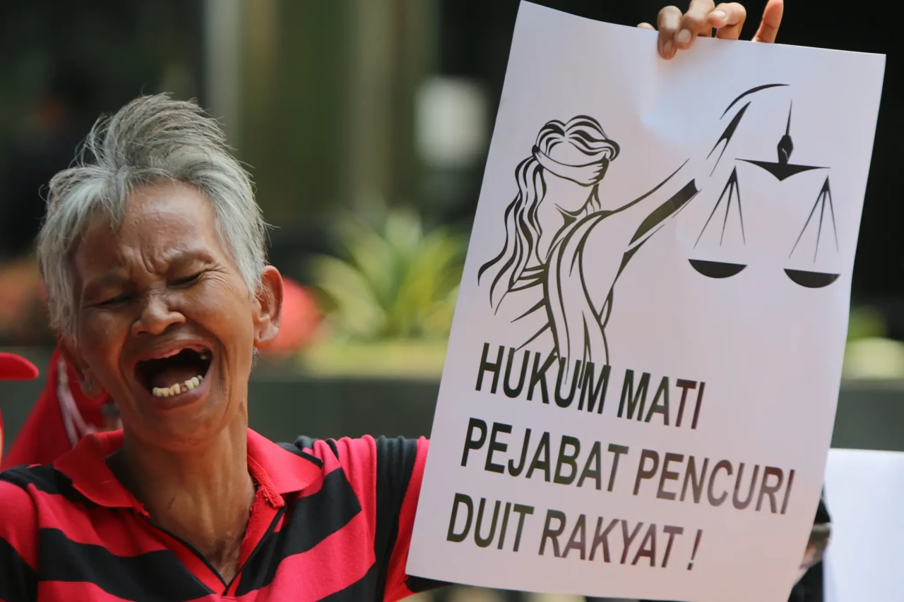 Aksi Menuntut KPK Tuntaskan...
