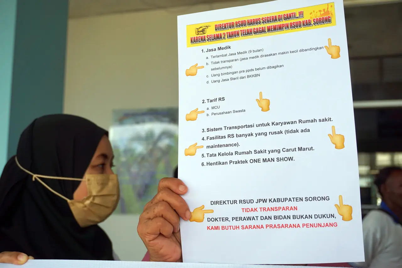 Unjuk Rasa Tenaga Kesehatan...
