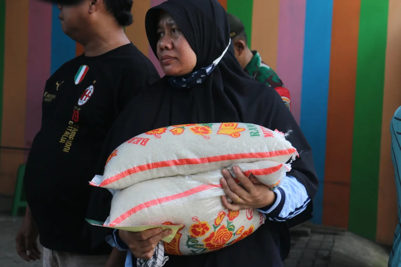 Bantuan Beras untuk...