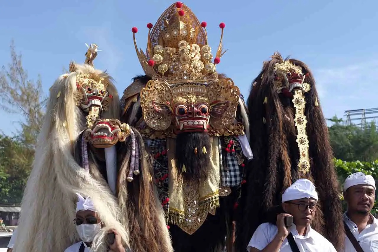 Upacara Melasti Jelang...