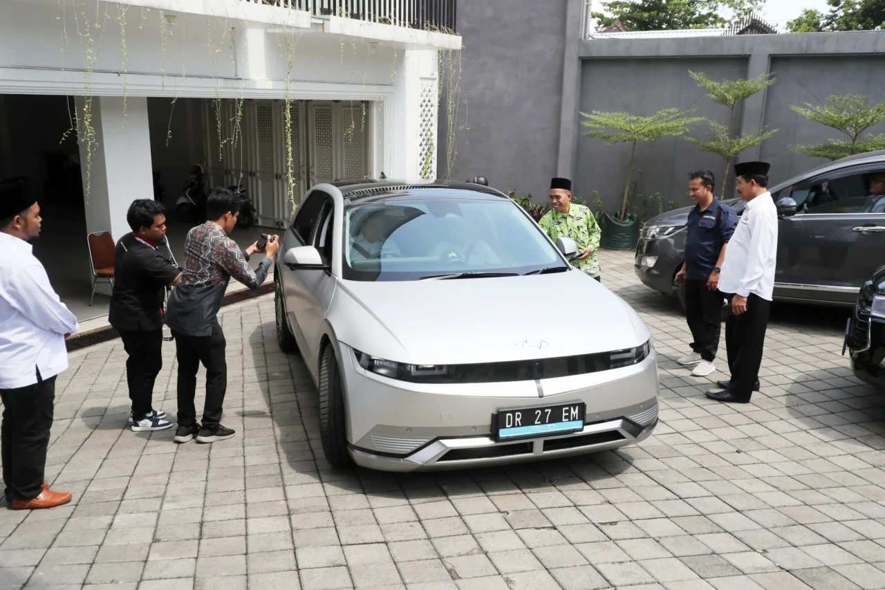 Kendarai Mobil Listrik...