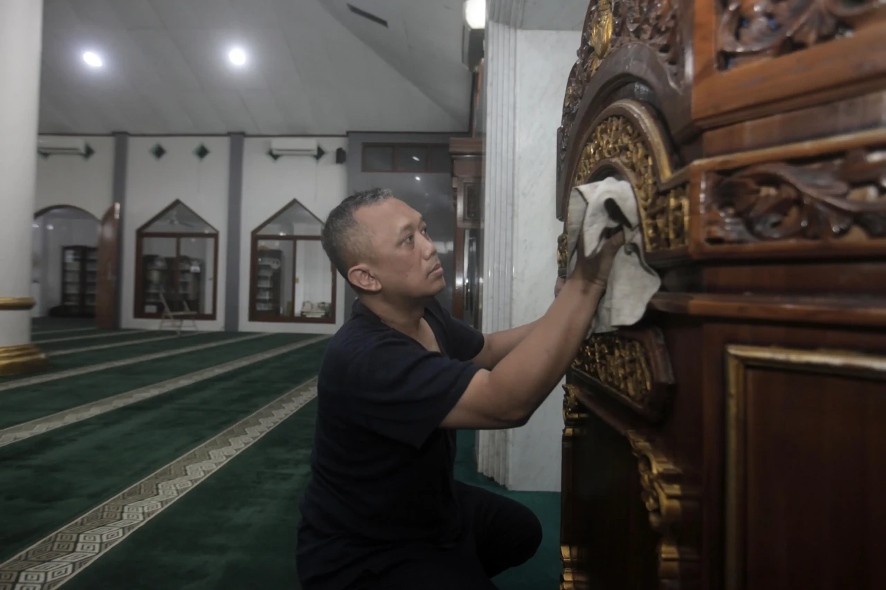 Aksi Bersih-bersih Masjid...