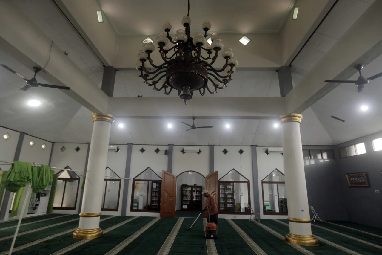 Aksi Bersih-bersih Masjid...