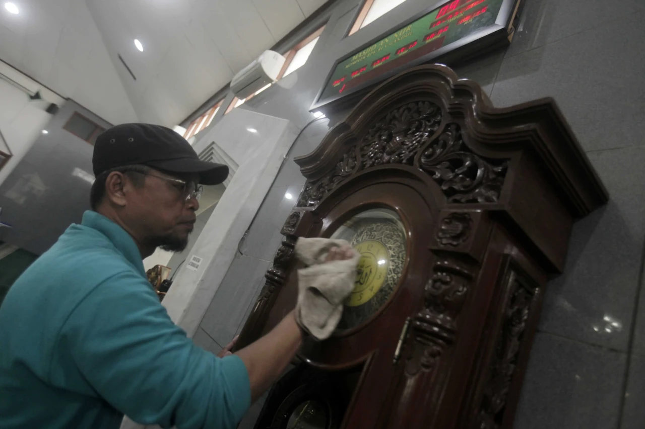 Aksi Bersih-bersih Masjid...