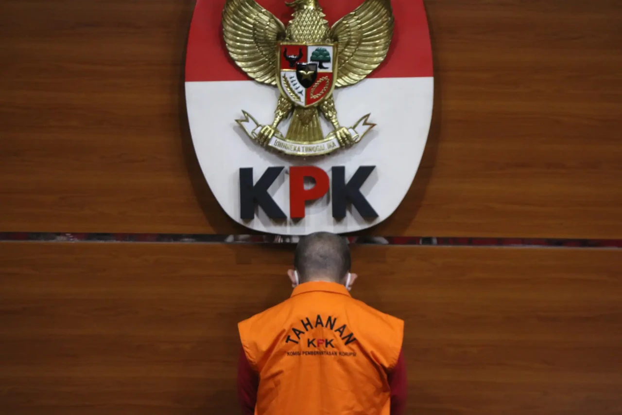 KPK Tahan Pengacara...