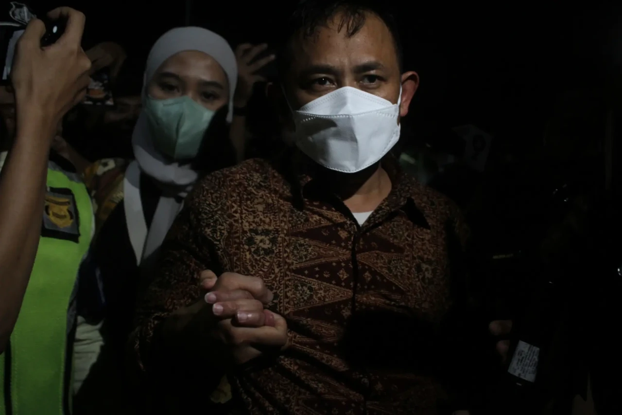 Usai Diperiksa KPK 10...