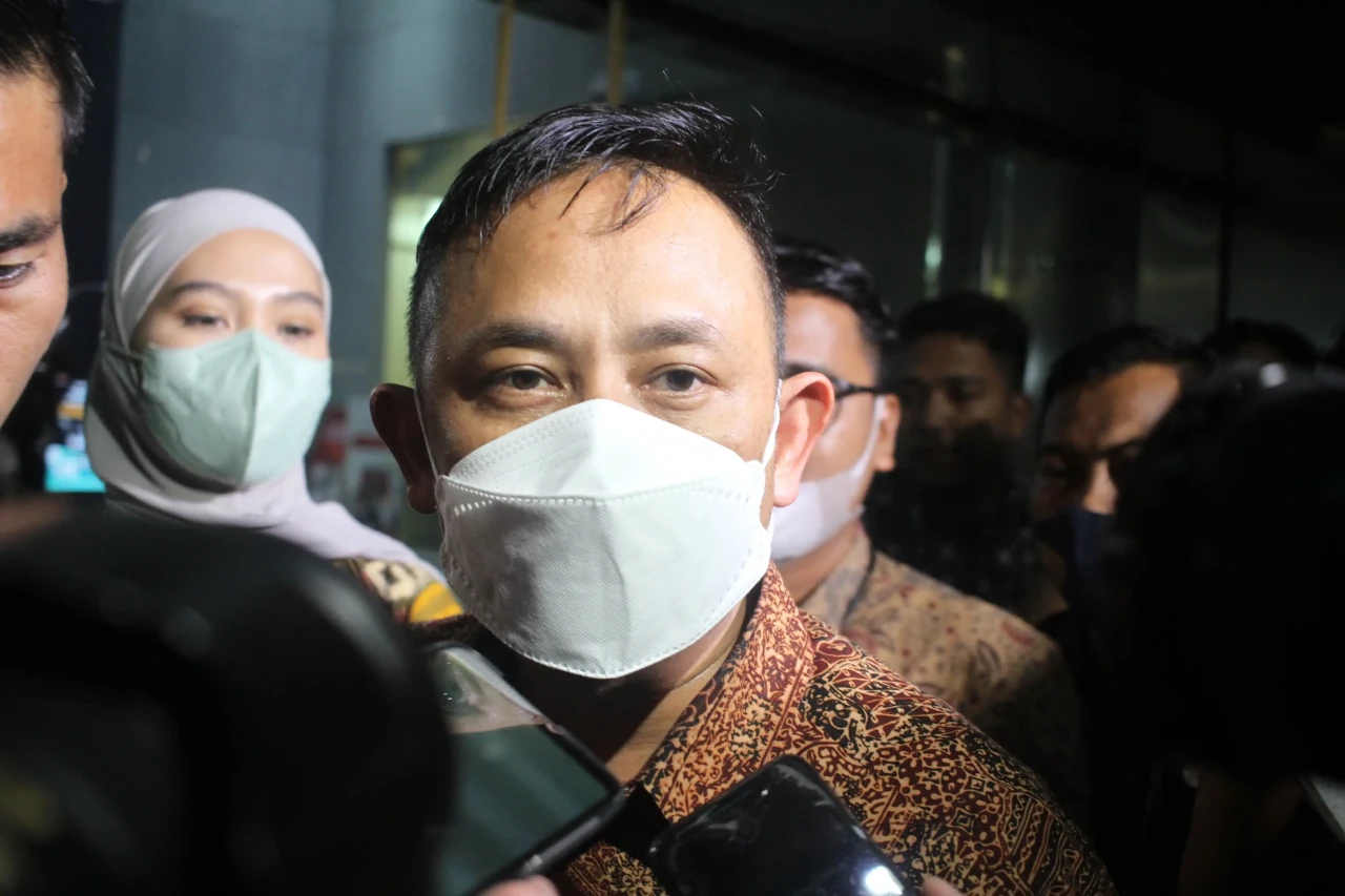 Usai Diperiksa KPK 10...