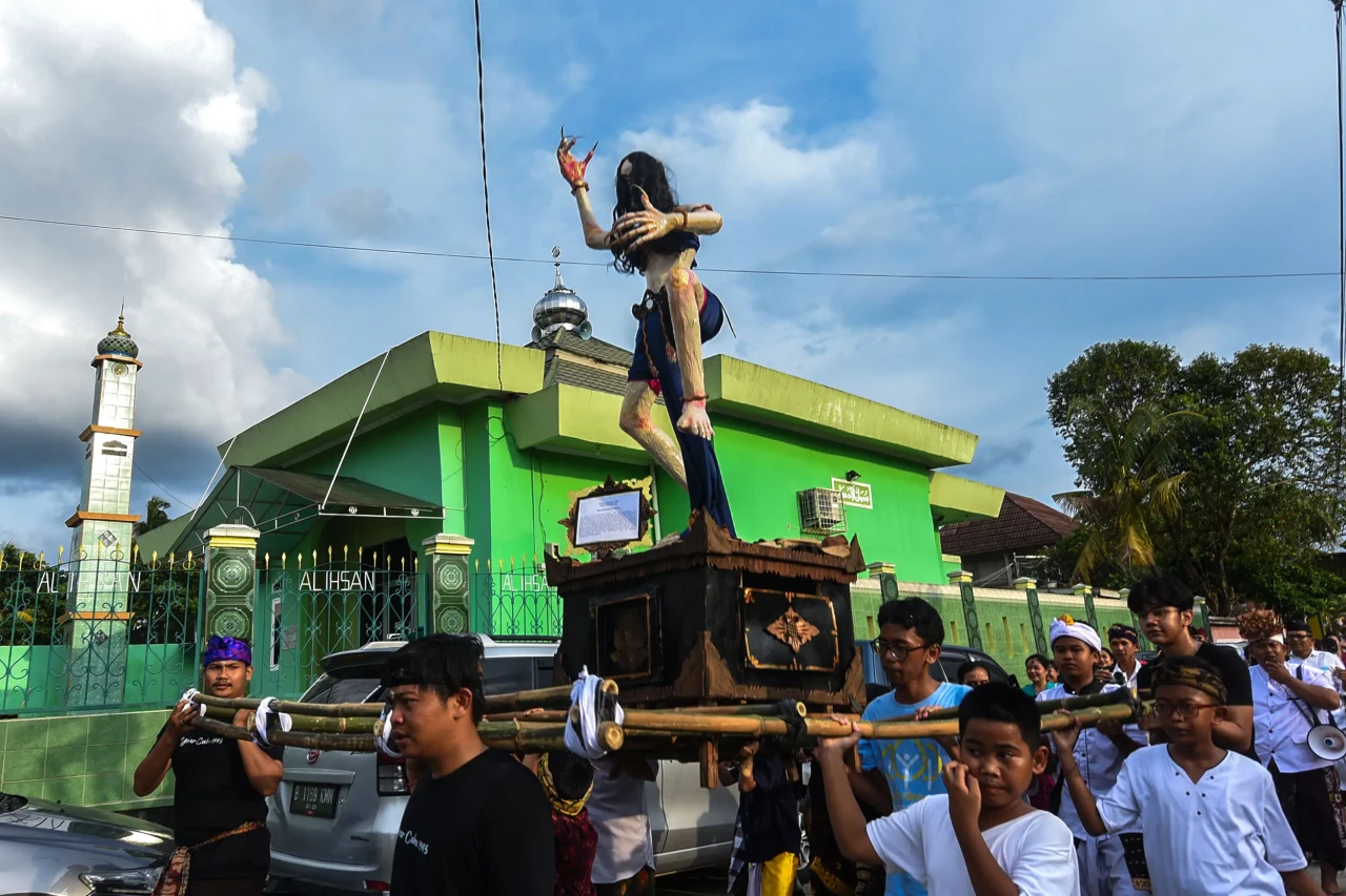 Potret Pembakaran Ogoh...