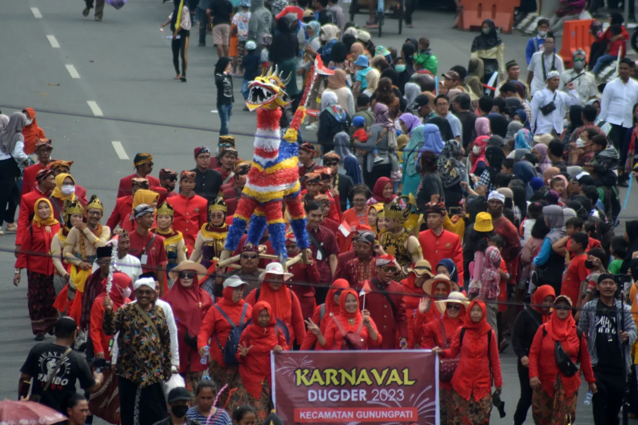 Potret Kemeriahan Kirab...