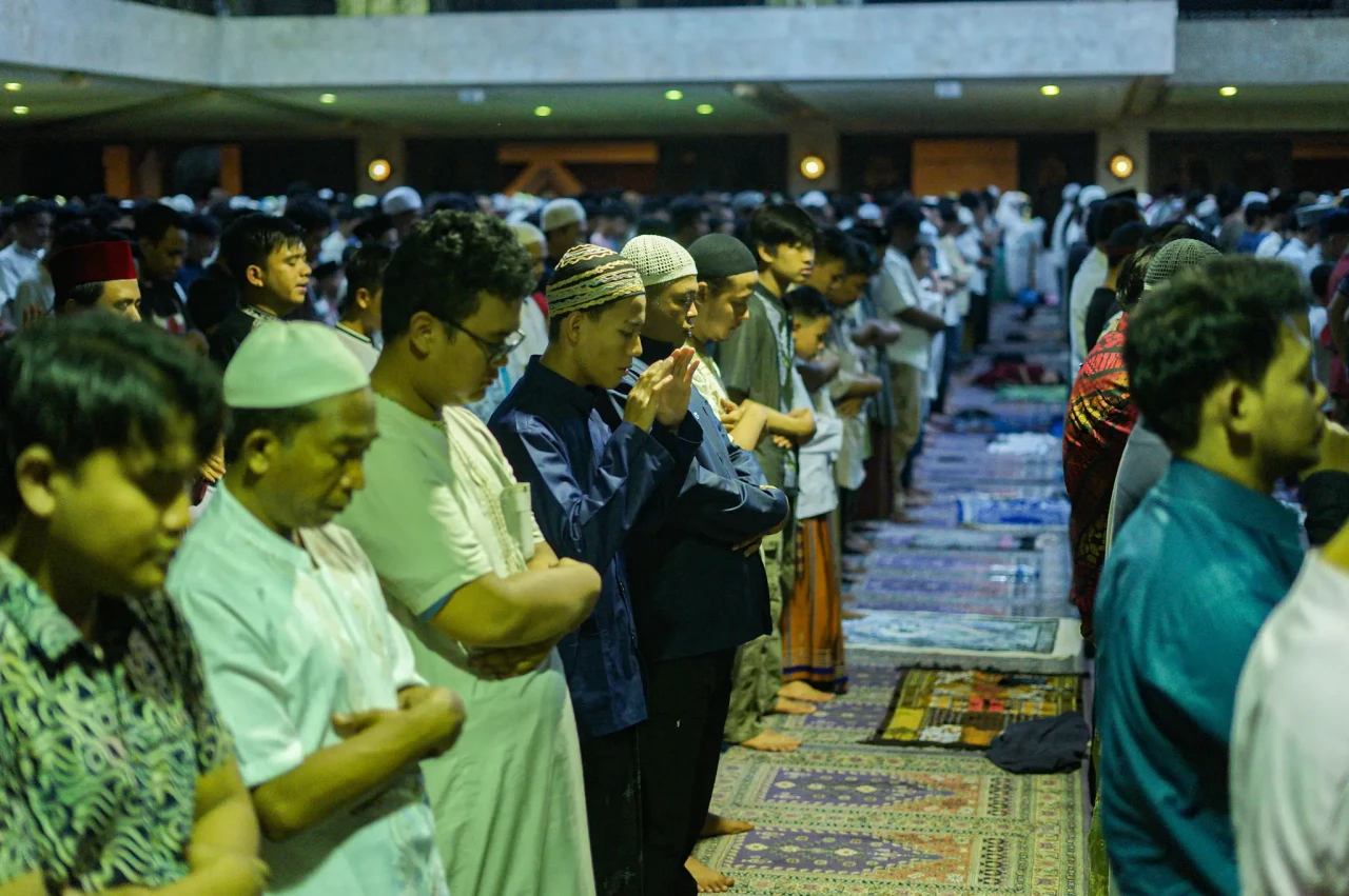 Salat Tarawih Hari Pertama...