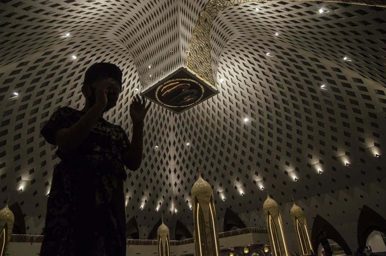 Melihat Keindahan Masjid...