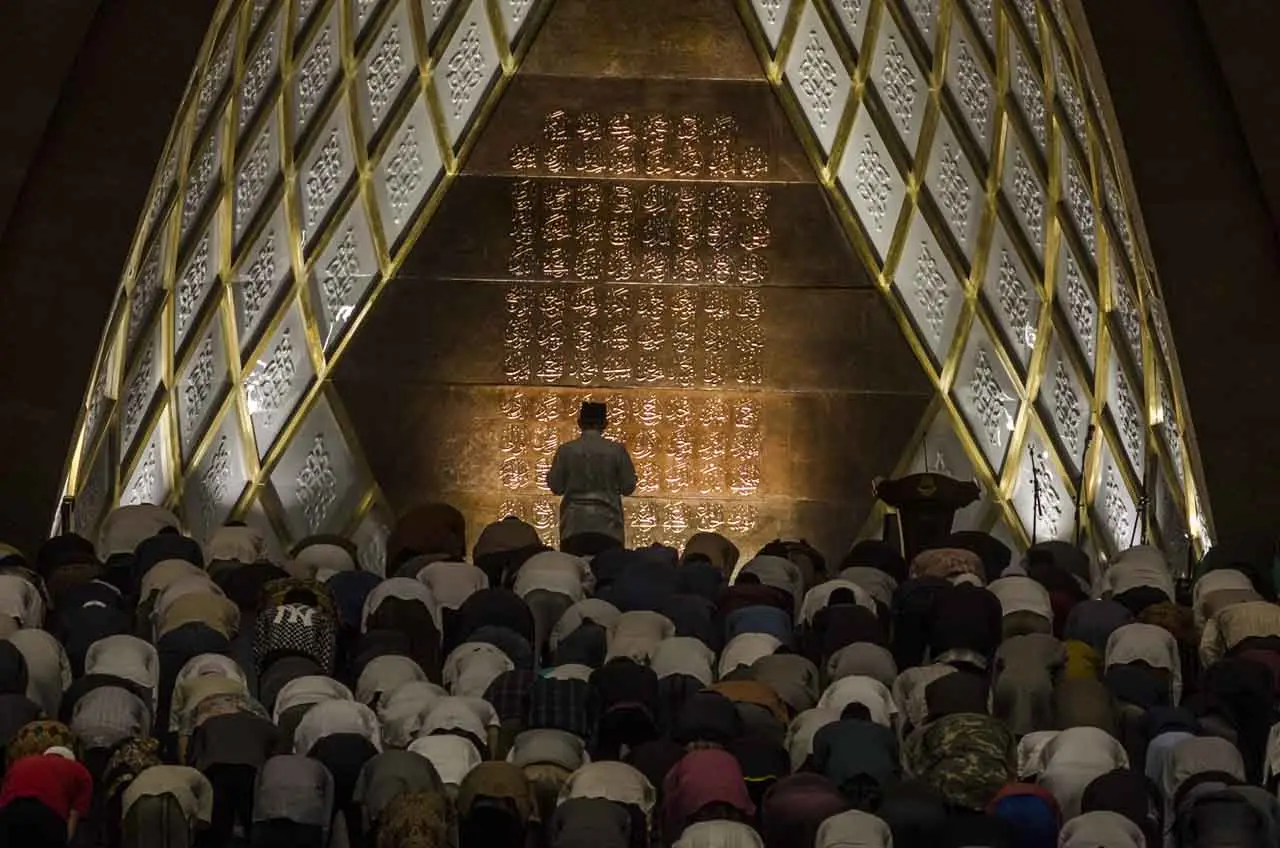 Melihat Keindahan Masjid...