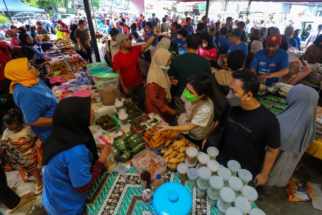Berburu Takjil di Kawasan...