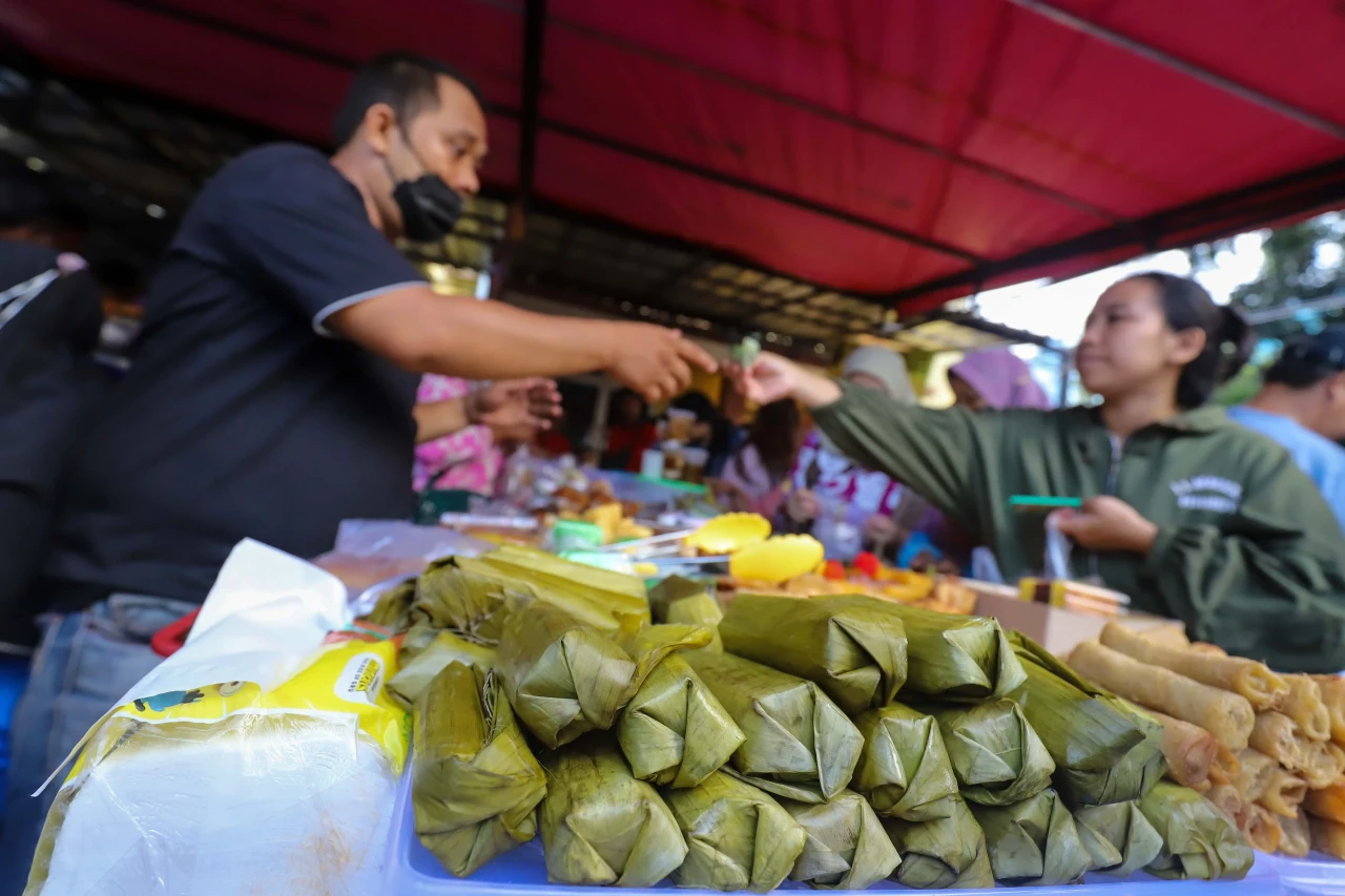 Berburu Takjil di Kawasan...