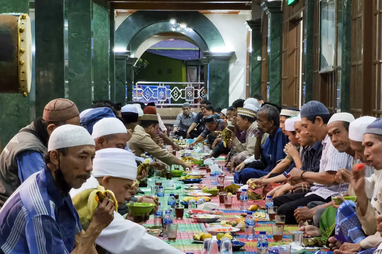Tradisi Buka Puasa Bersama...