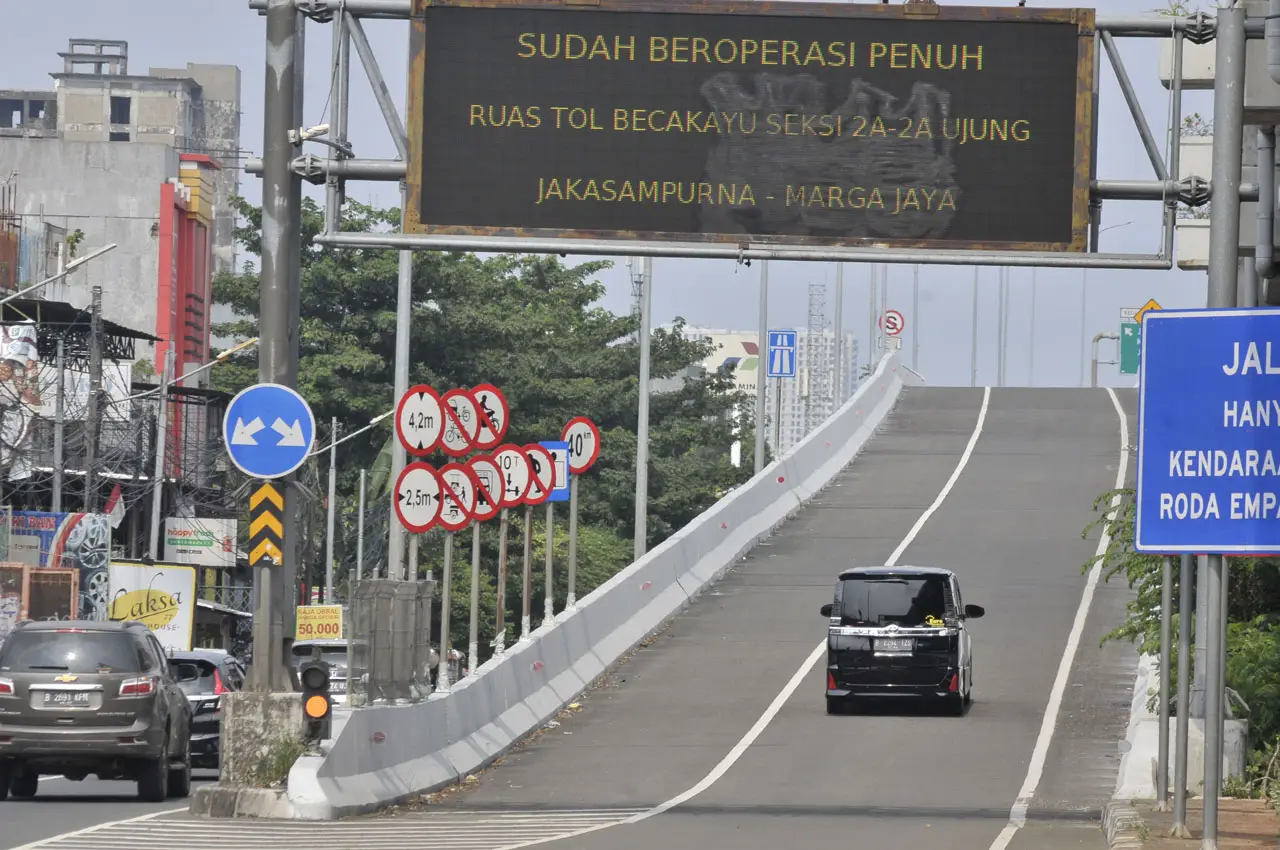 Pengoperasian Tol Becakayu...