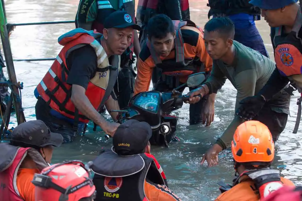Perahu Tambang Tenggelam...