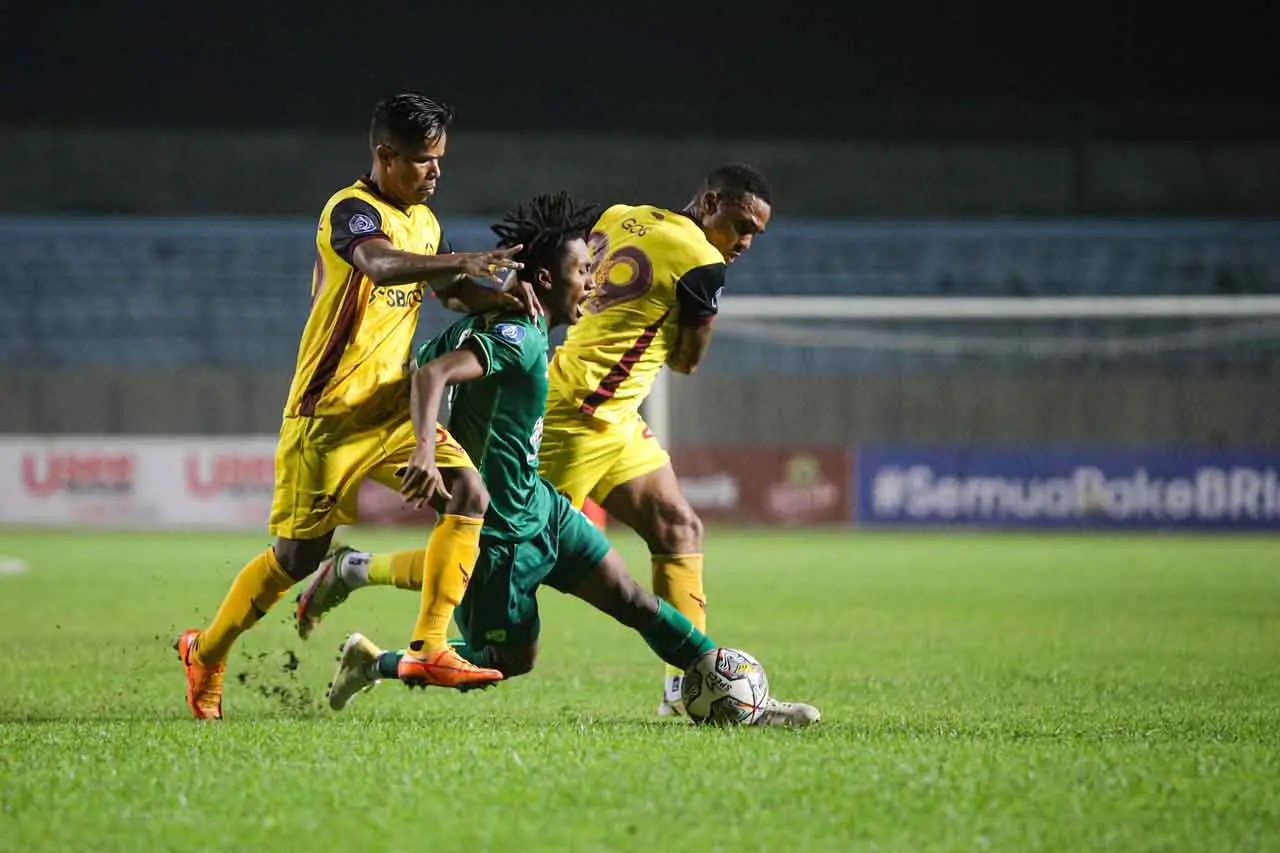 Persebaya Surabaya Tumbangkan...