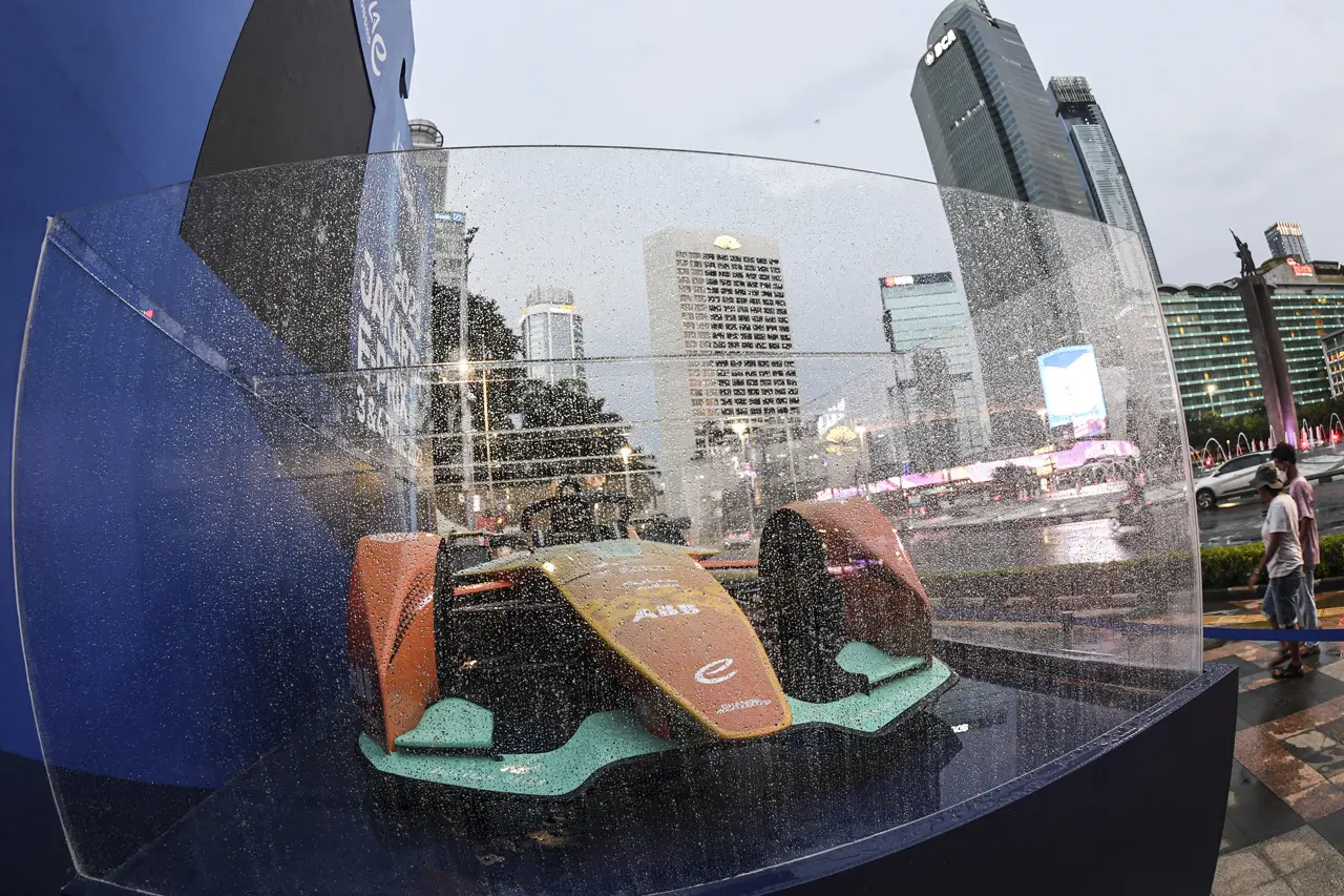 Pameran Replika Mobil...