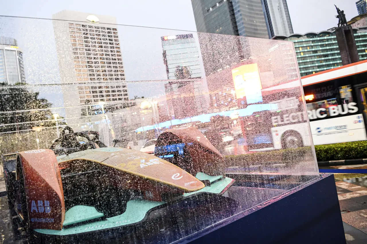 Pameran Replika Mobil...