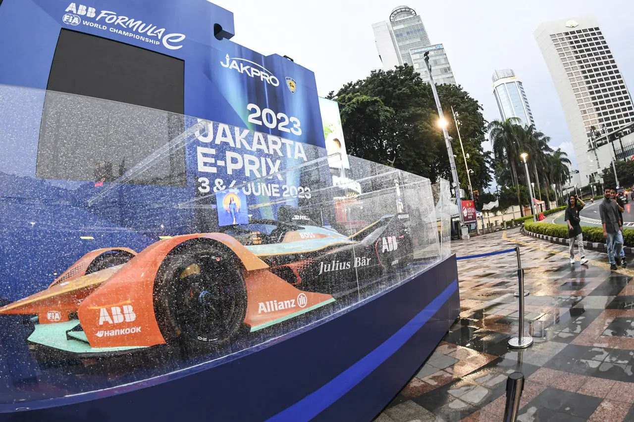 Pameran Replika Mobil...