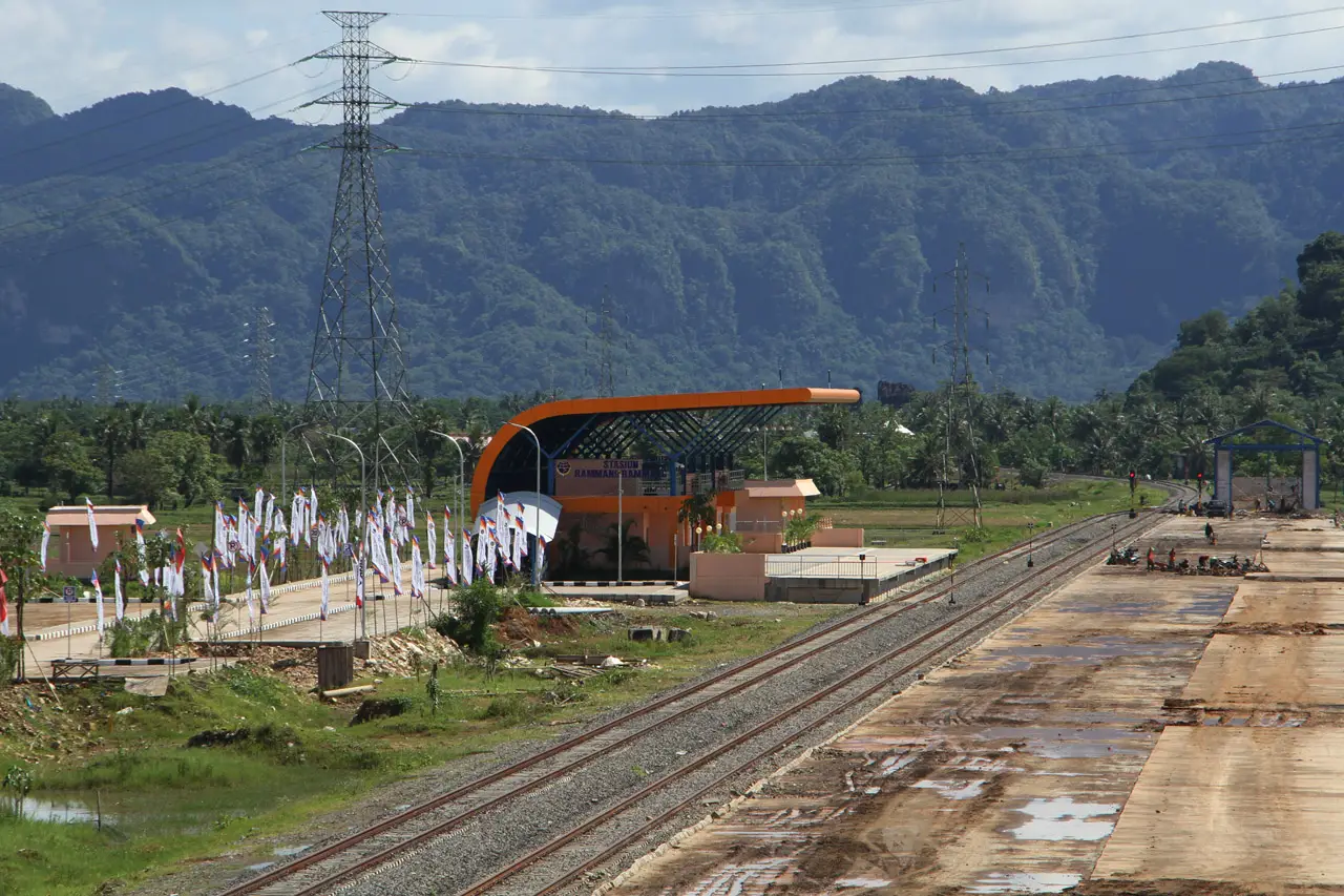 Jalur KA Makassar-Parepare...