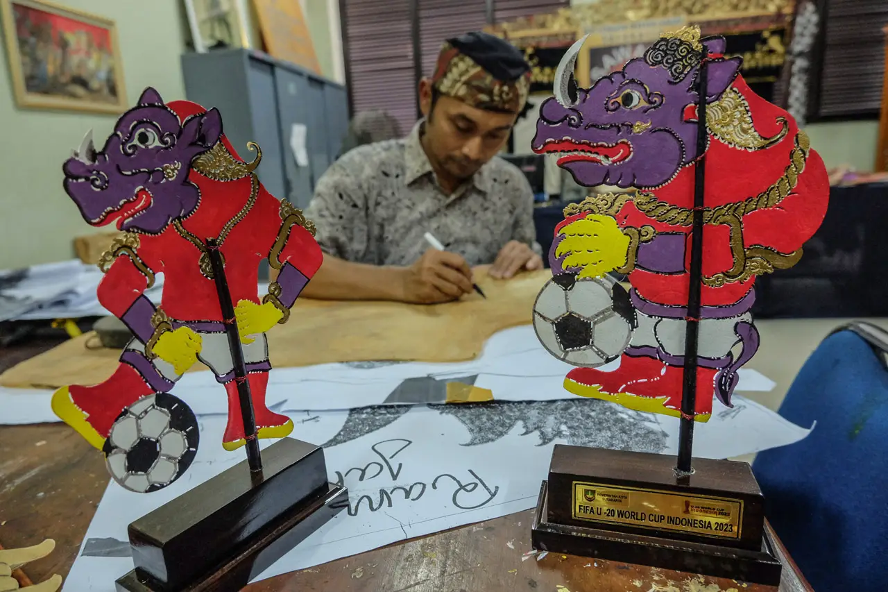 Perajin Souvenir Piala...