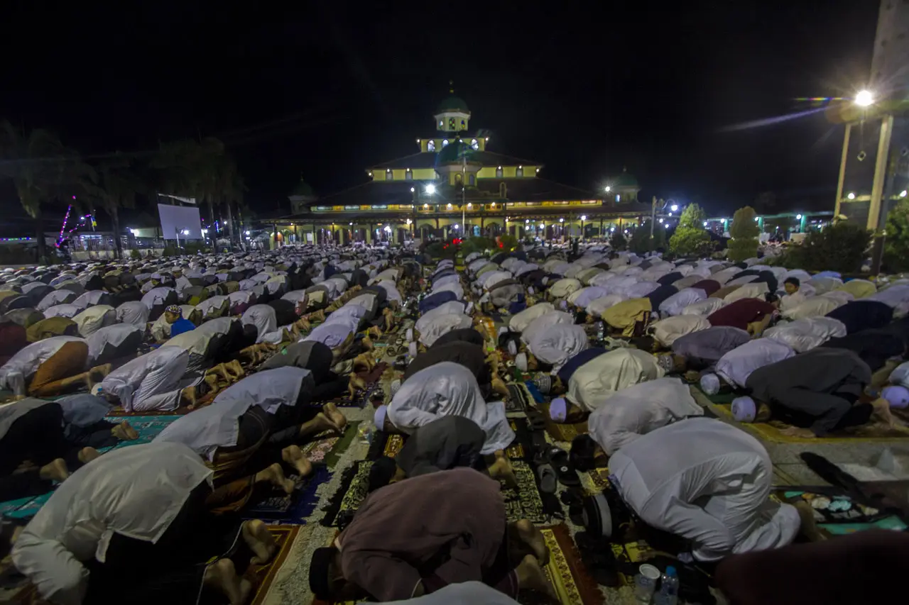 Ribuan Umat Muslim Hadiri...
