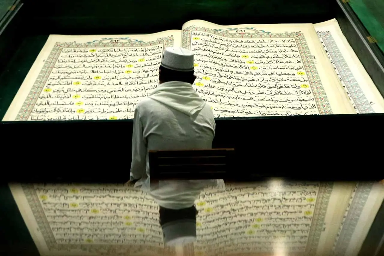 Tadarus Al Quran Raksasa...