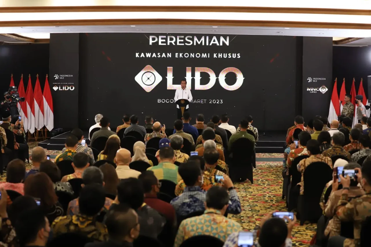 Presiden Jokowi Resmikan...