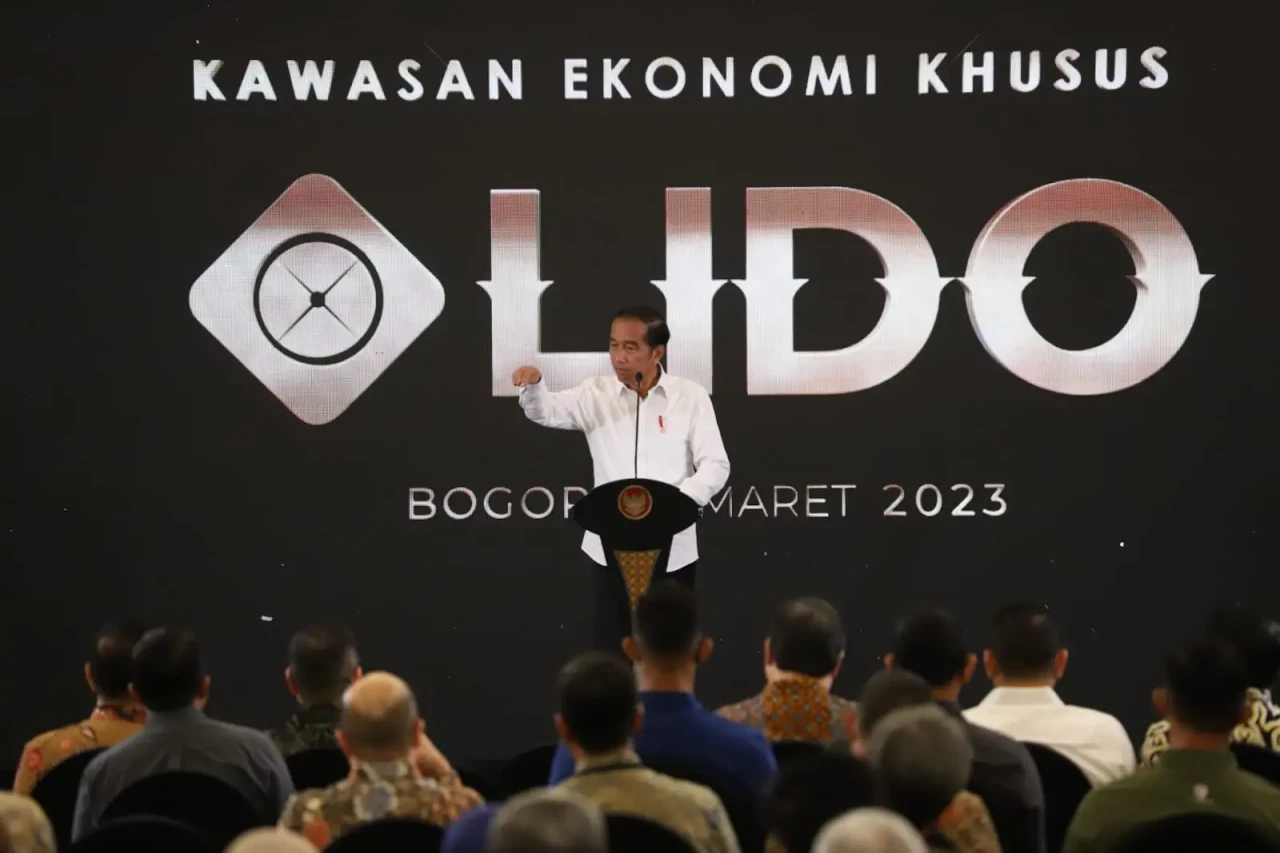 Presiden Jokowi Resmikan...