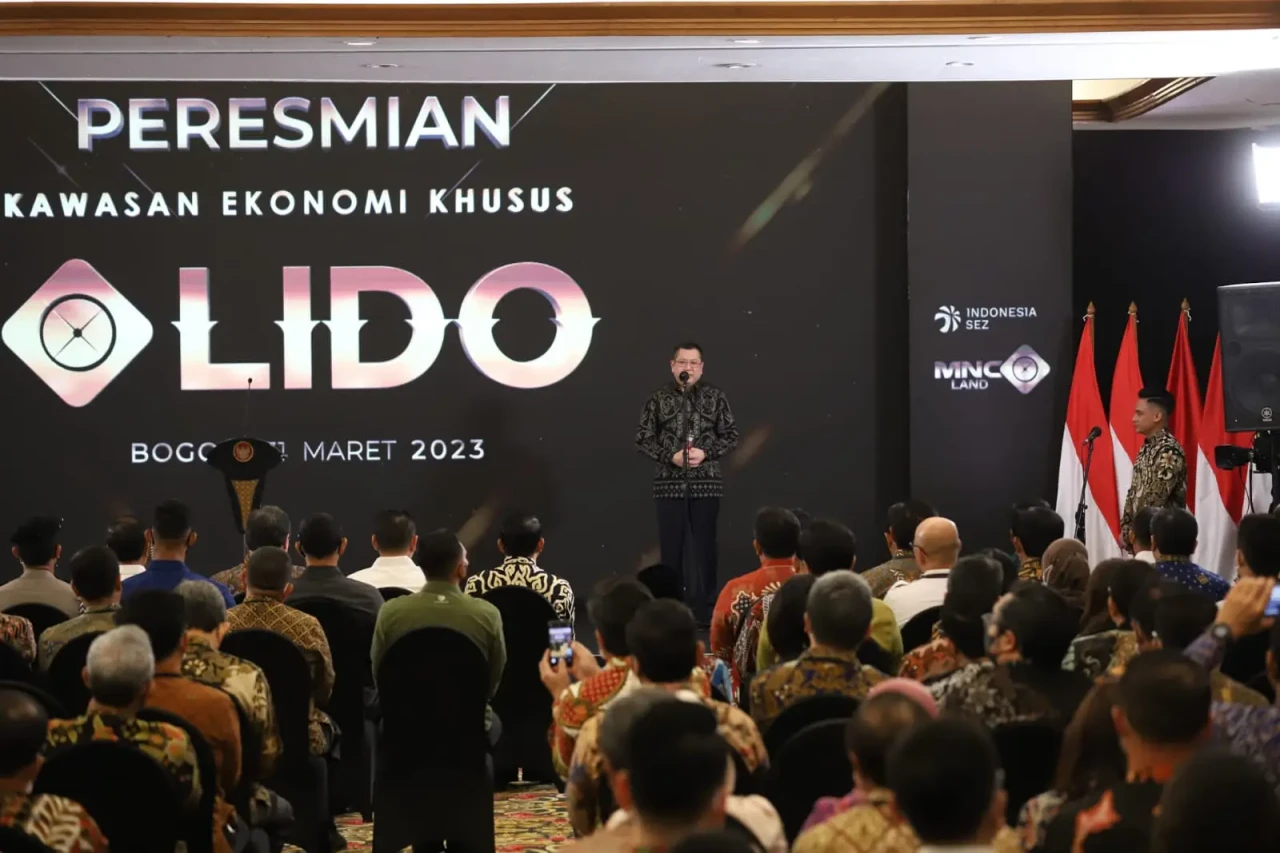 Presiden Jokowi Resmikan...