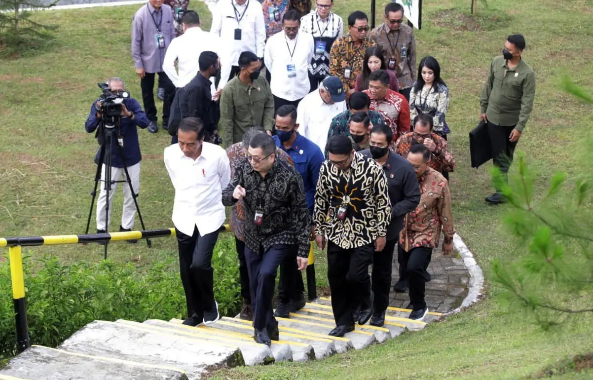 Momen HT Ajak Jokowi...