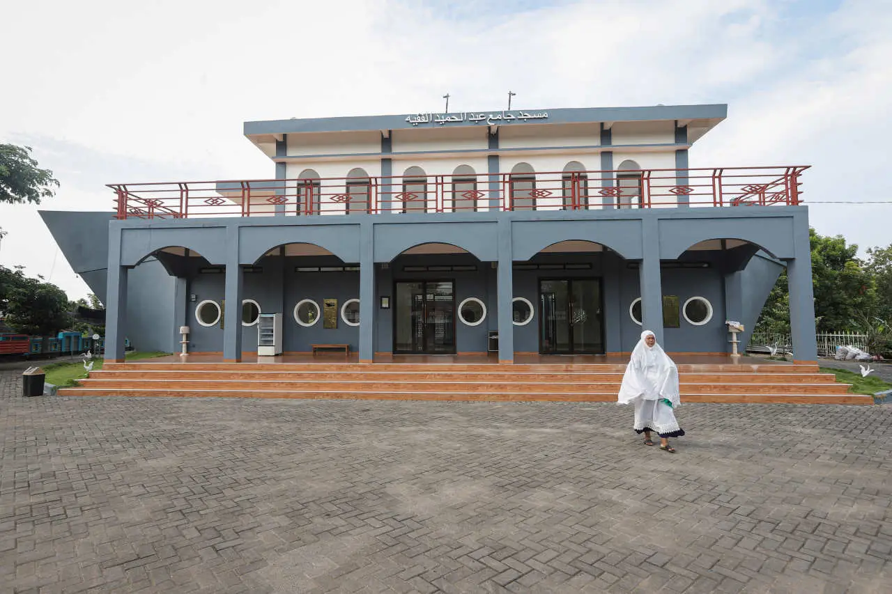 Masjid Unik Berbentuk...